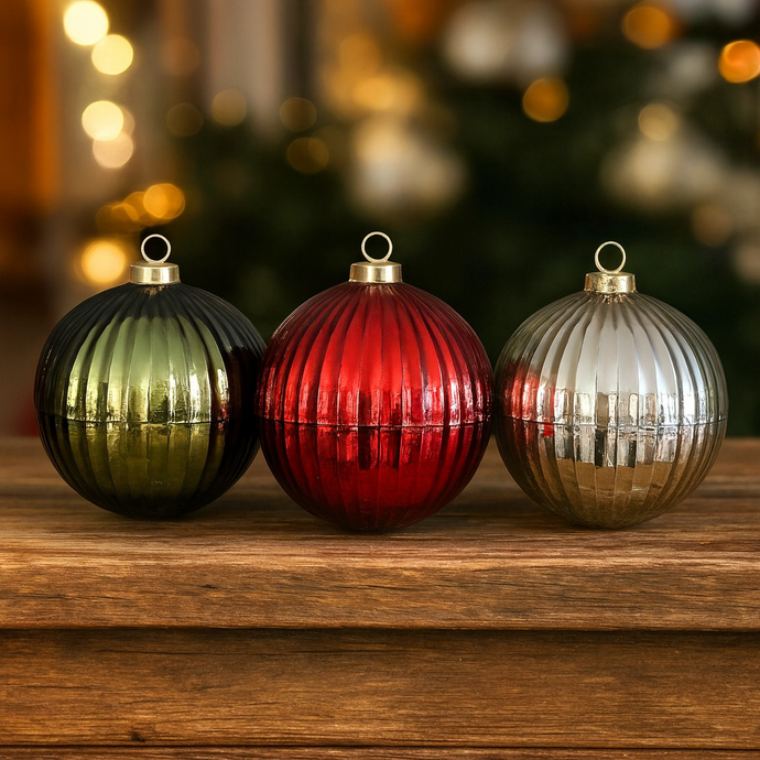 Kindness & Co Christmas Candle - Large Bauble