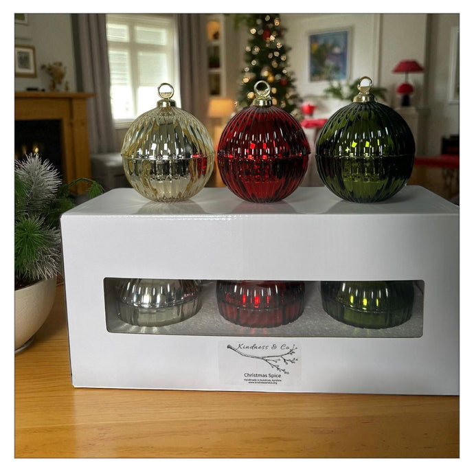 Kindness & Co Christmas Candle - Small Bauble